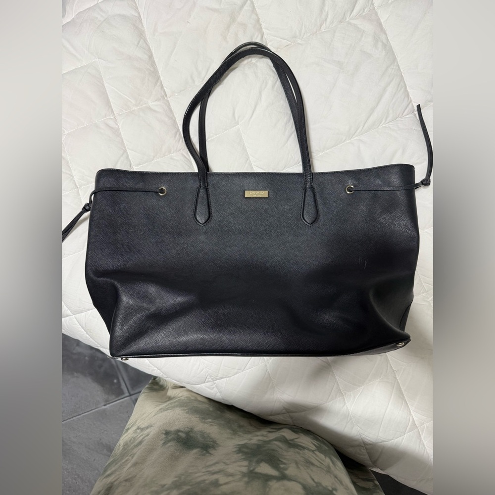 Kate spade large tote. Black. Very good condition.